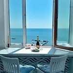 вид на море, жк Avinion Apartament *
