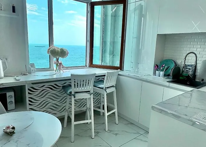 вид на море, жк Avinion Apartment