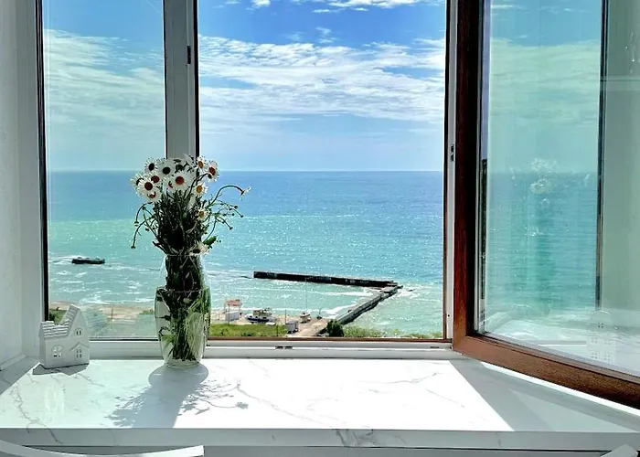 вид на море, жк Avinion